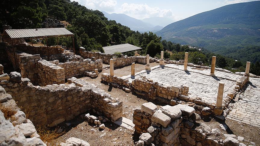 Antalya'da bin 700 yıl öncesine ait 8 odalı villa kalıntısı bulundu