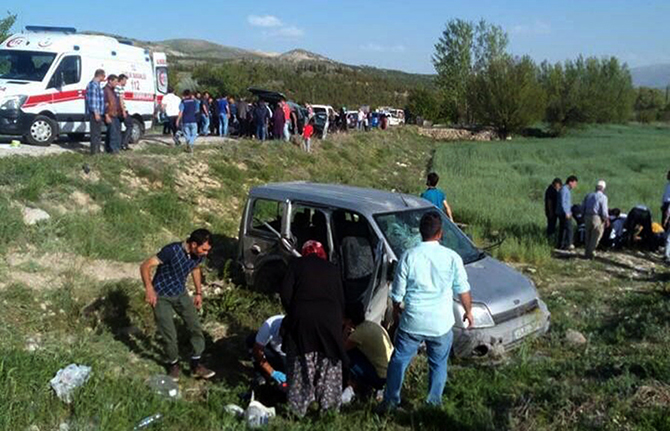 Konya'da iki araç çarpıştı: 1 ölü, 7 yaralı