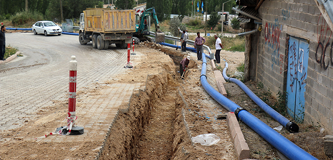 İlçelerde su şebekesi yapımı devam ediyor