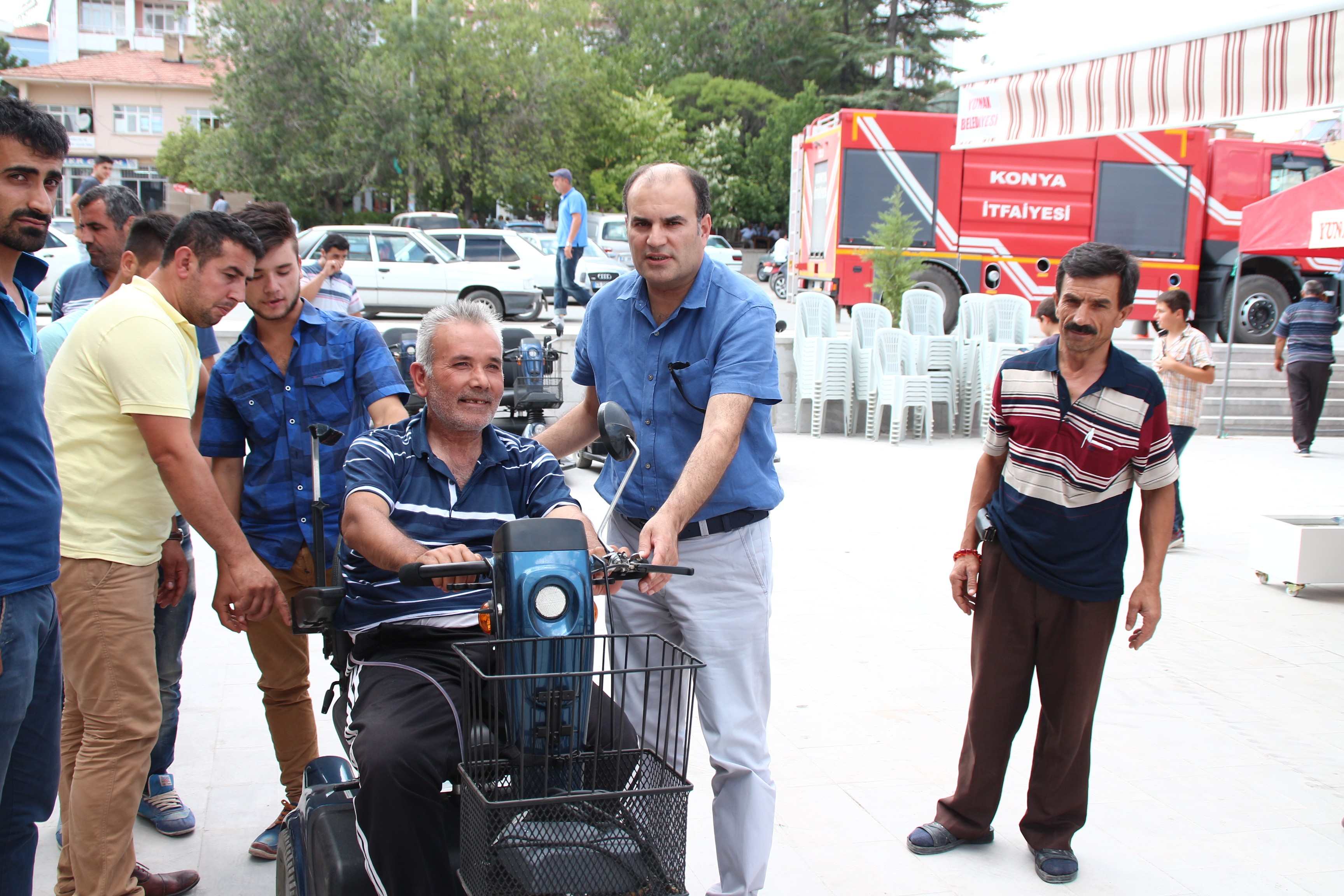 Yunak’ta 10 engelliye akülü tekerlekli sandalye