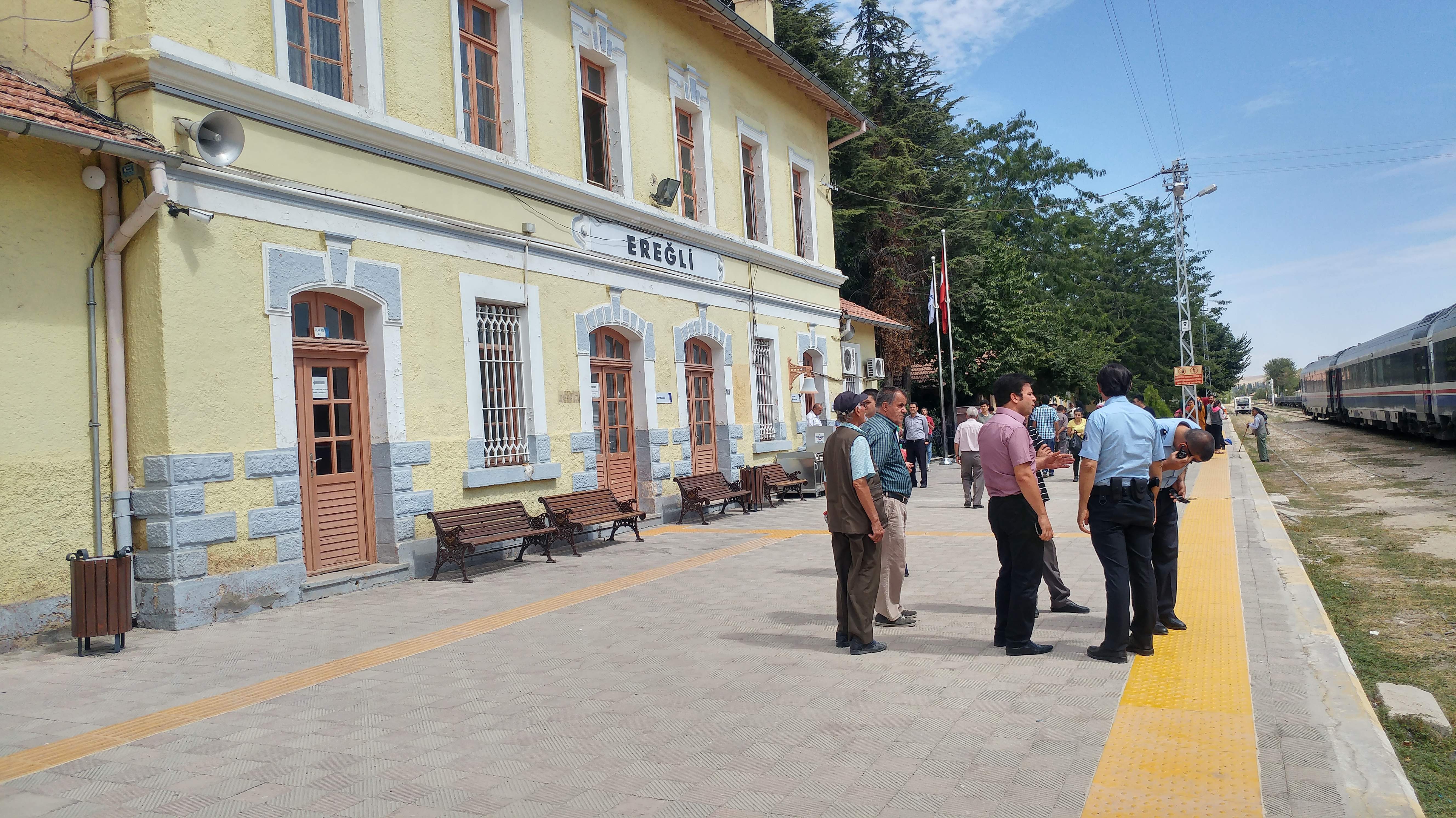 Bomba ihbarı yapılan trenden 15 kilo esrar çıktı