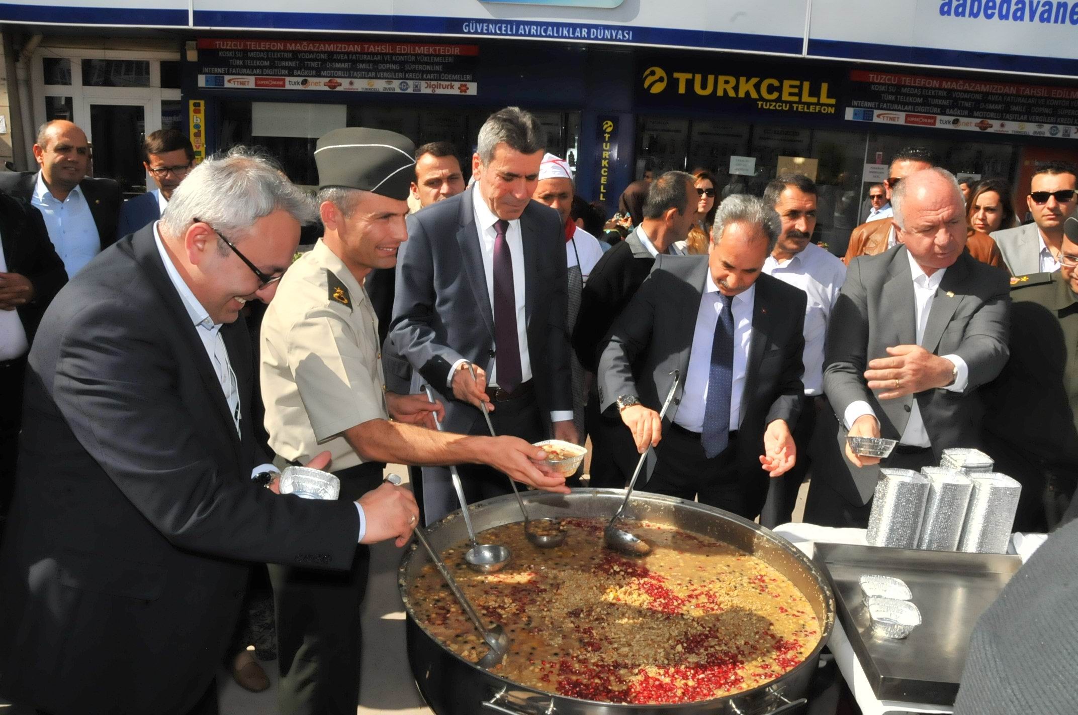 Akşehir Belediyesi’nden aşure ikramı