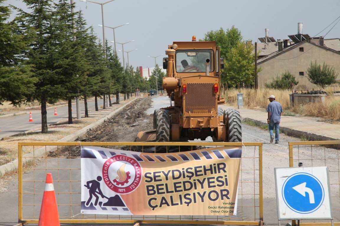 Seydişehir Belelediyesi, bozuk yolları onarıyor