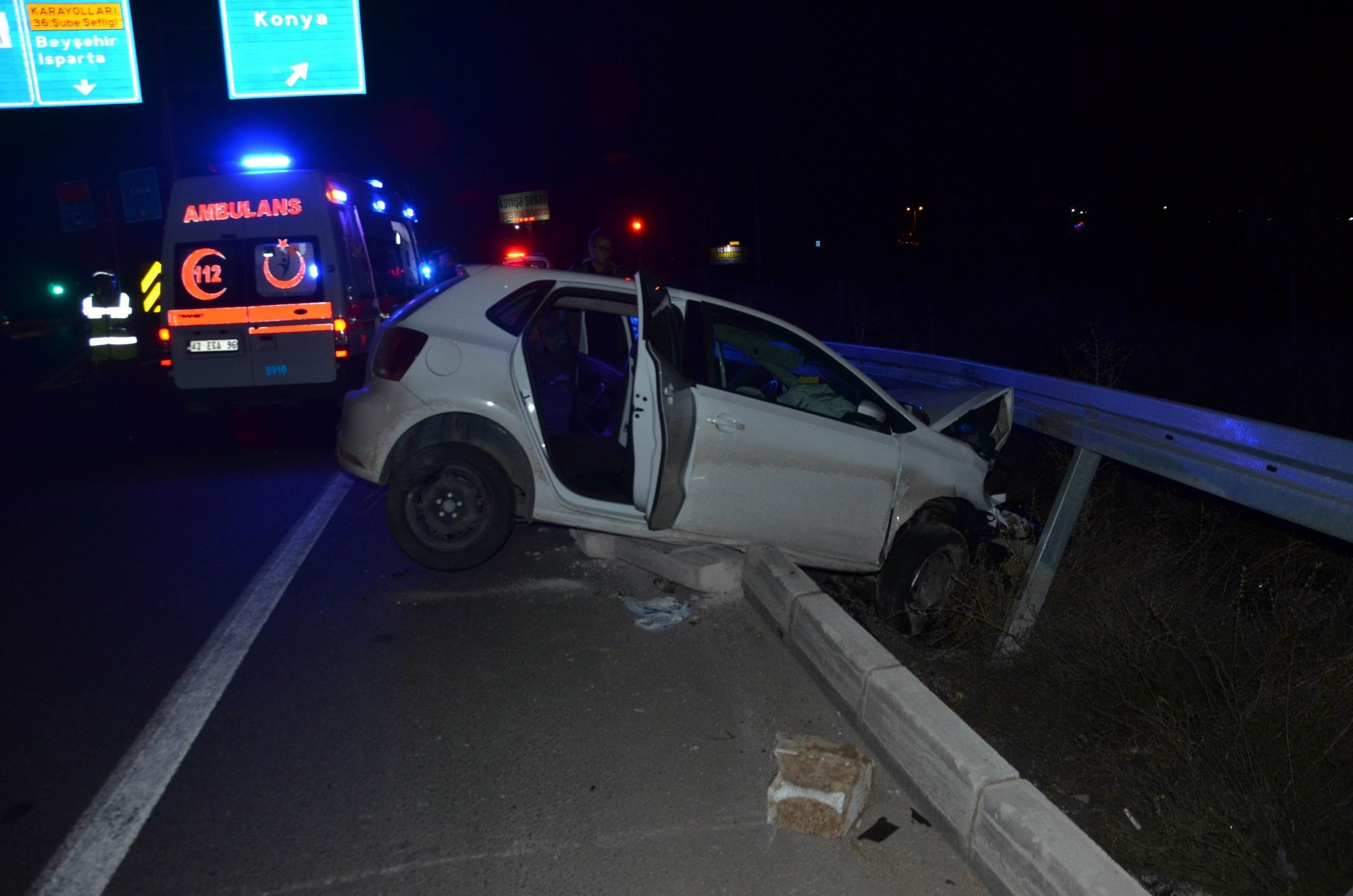 Seydişehir’de otomobil bariyerlere çarptı: 3 yaralı