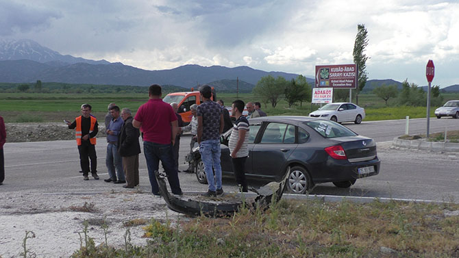 Konya'da ciple otomobil çarpıştı: 1 ölü, 2 yaralı