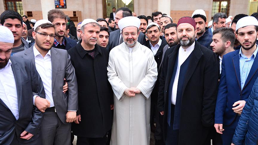 Diyanet İşleri Başkanı Görmez Şanlıurfa'da sabah namazını kıldırdı