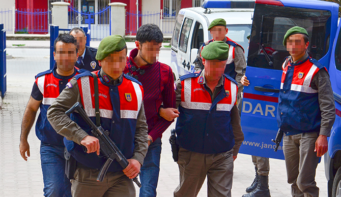 Cinayet zanlısını babası teslim etti