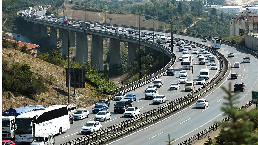 Tatilcilerin dönüş yolculuğu sürüyor