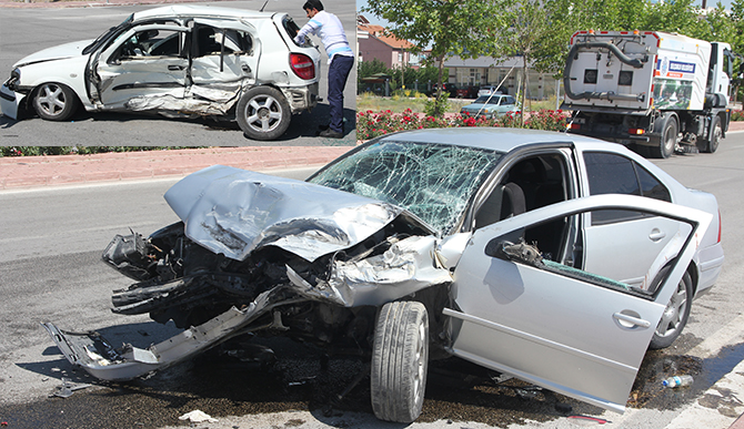 Konya'da 2 otomobil çarpıştı: 8 yaralı