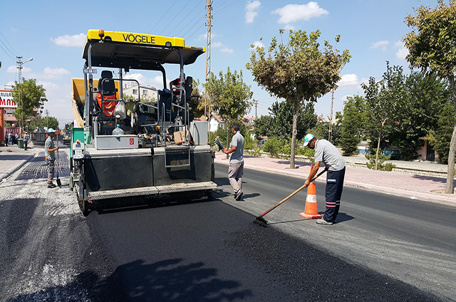 Büyükşehir Karaman Caddesinde asfalt yeniliyor