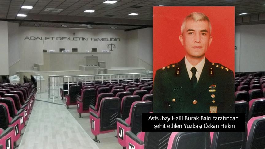 Darbeciler şehit yüzbaşıya kelepçe takmış