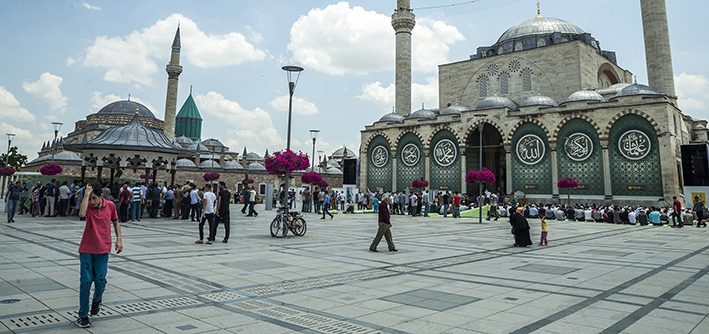 Mevlana Müzesi'nde ramazan yoğunluğu