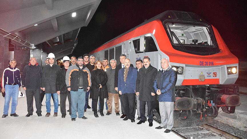 Bakü-Tiflis-Kars Demiryolu'nda ilk tren Kars'a ulaştı