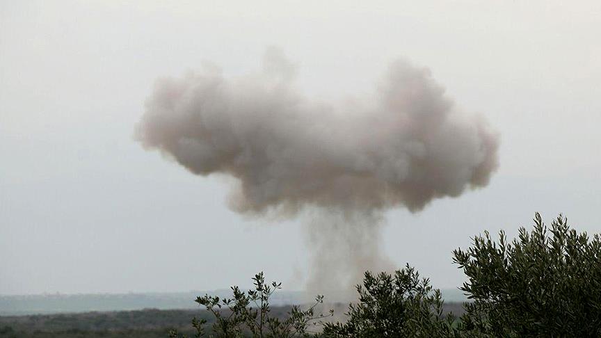 DEAŞ zulmünden kaçan Suriyelileri rejim uçakları hedef alıyor