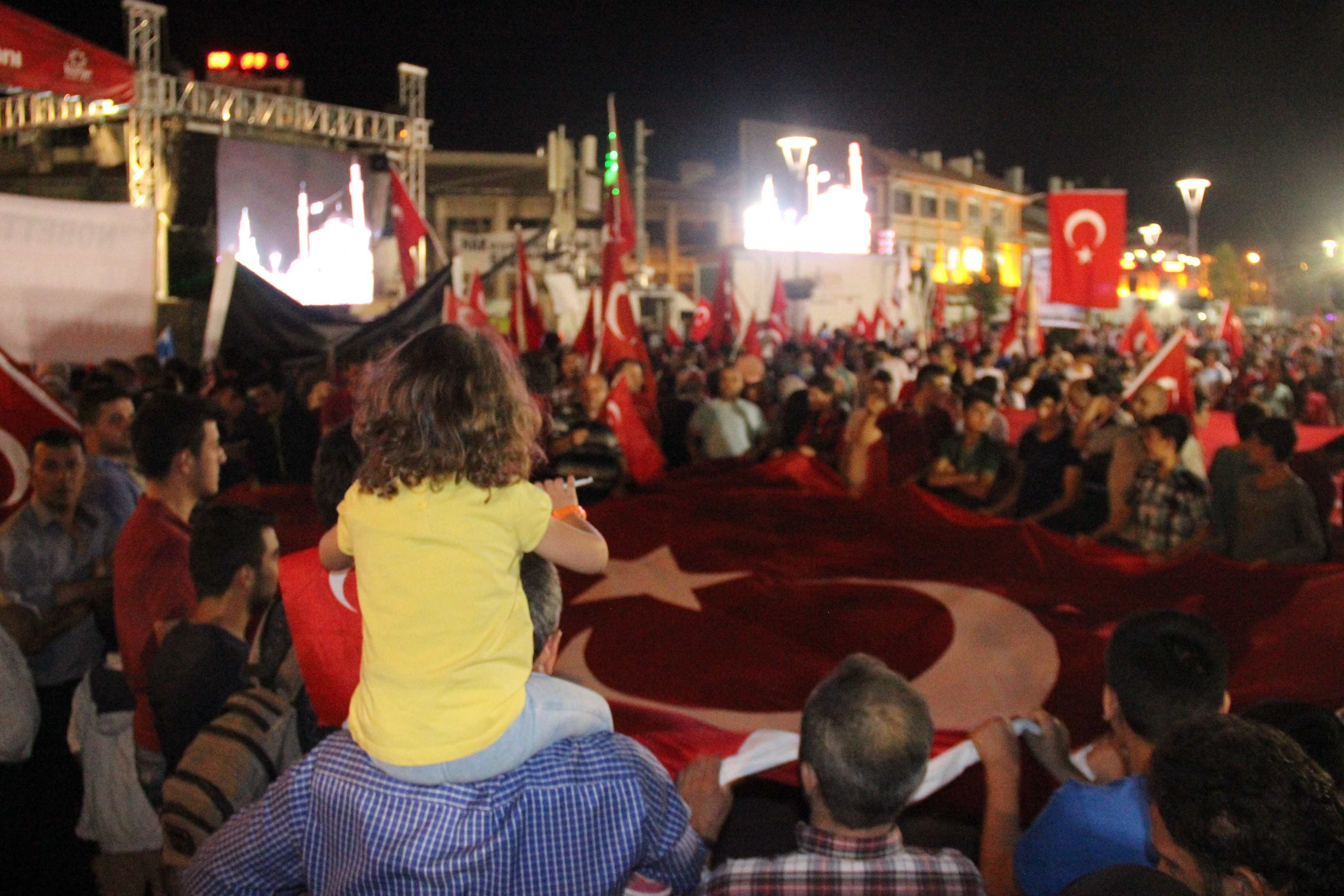 Konya'da Demokrasi Nöbeti Sürüyor