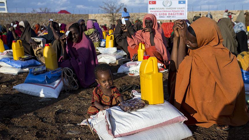 İHH kuraklıkla savaşan Somali halkına su ve gıda yardımında bulundu