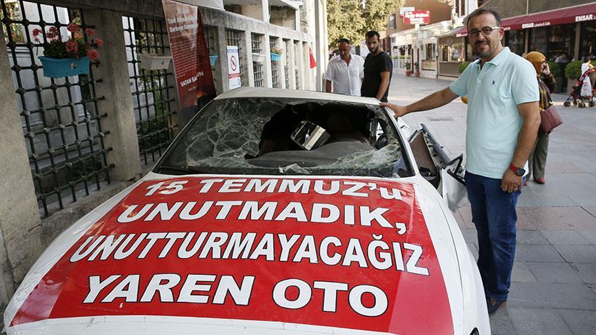 15 Temmuz'da tankın ezdiği otomobil Eyüp'te sergileniyor