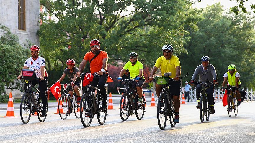 15 Temmuz şehitleri için 2 bin 700 kilometre pedal çevirdiler