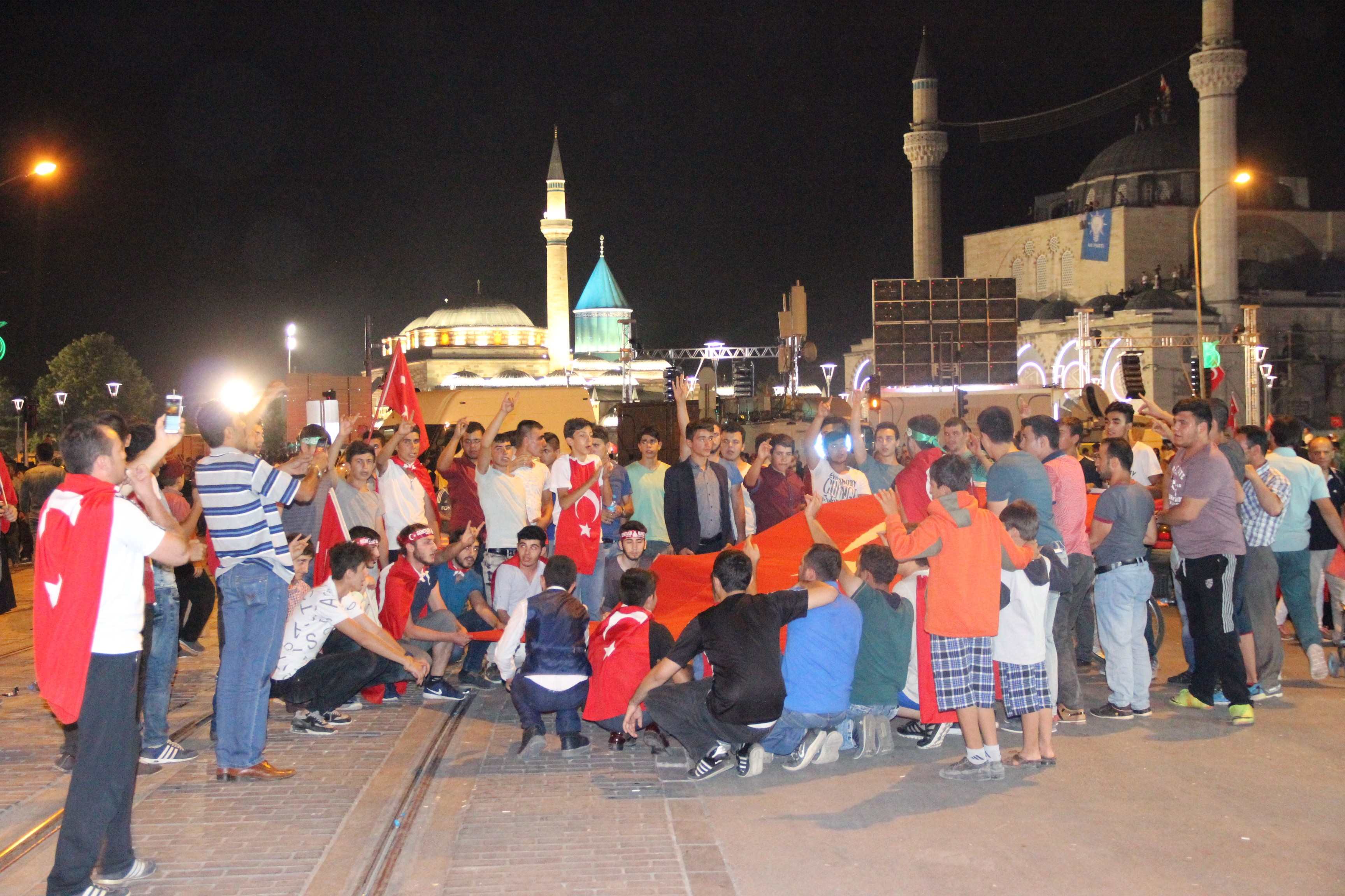 Konya'da darbe girişimine tepki dinmiyor