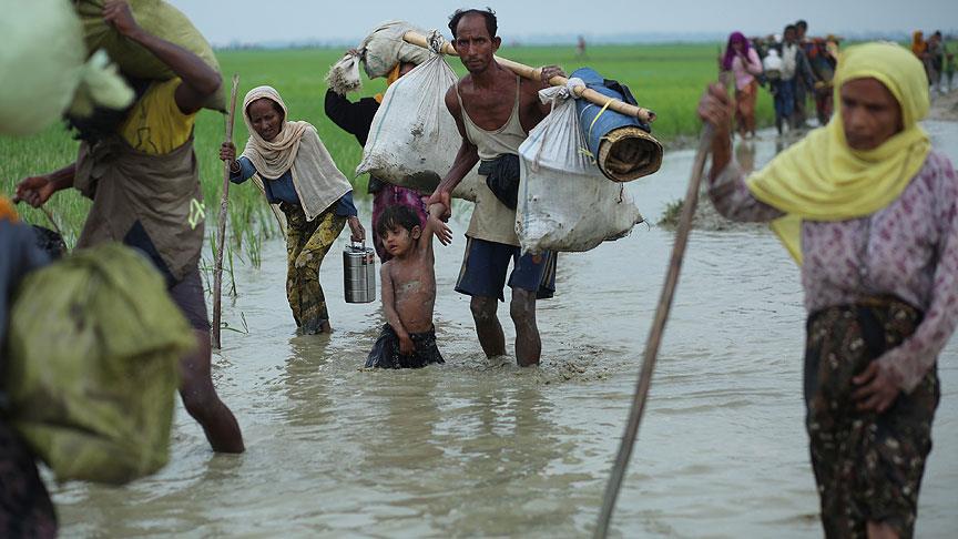 Arakan'da son 24 saatte 35 bin Müslüman Bangladeş'e geçti