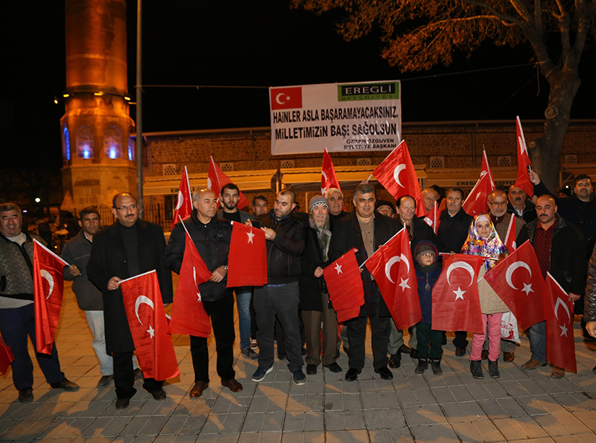 Ereğli Belediyesi şehit anısına binlerce Türk Bayrağı dağıttı