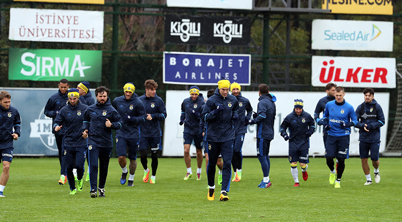 Fenerbahçe çalışmalarını sürdürüyor