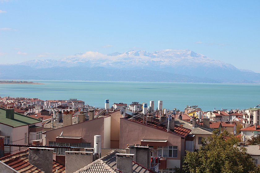 Anamas Dağı’na mevsimin ilk karı düştü