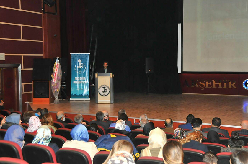 Akşehir Belediyesi’nden aile eğitim semineri