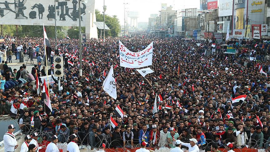 Irak'ta Şii lider Sadr yanlıları hükümet karşıtı gösteri düzenledi