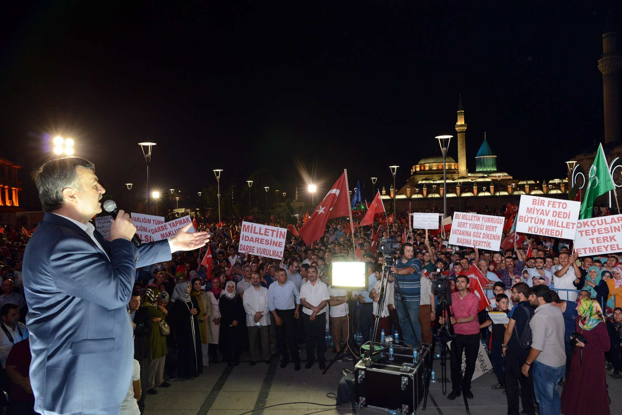 Akyürek: “Tüm Dünyaya Demokrasi Dersi Veriyoruz”