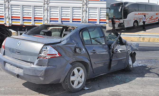 Akşehir'de trafik kazası: 3 yaralı