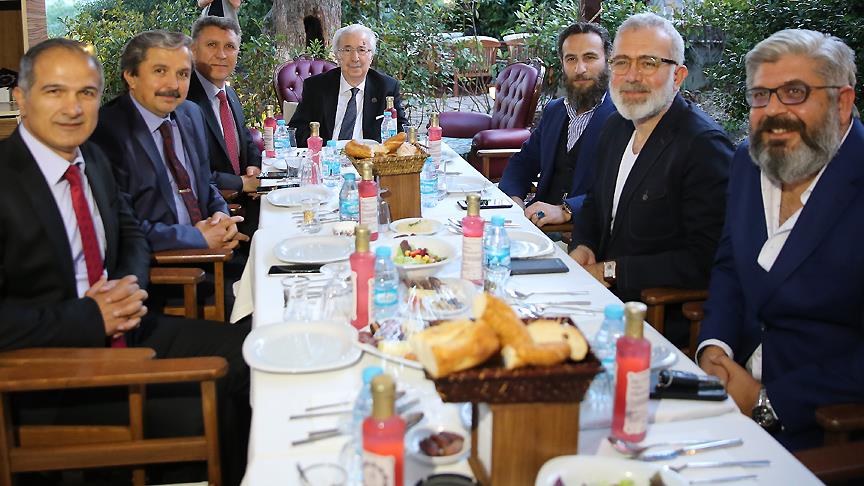 Hanedan üyelerinden 'Payitaht' dizisi ekibine iftar