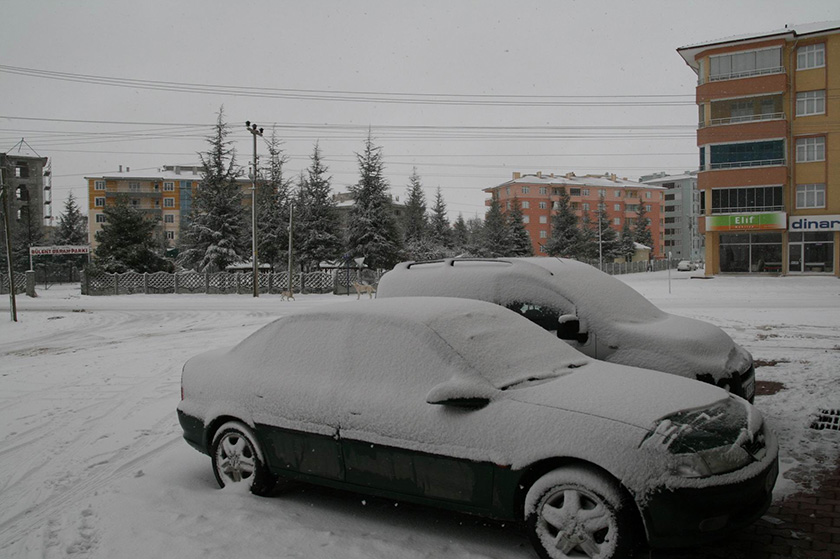 Ankara-Konya karayolu kar yağışı nedeniyle ulaşıma kapandı