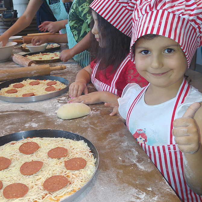 Küçük şeflerden pizza ziyafeti