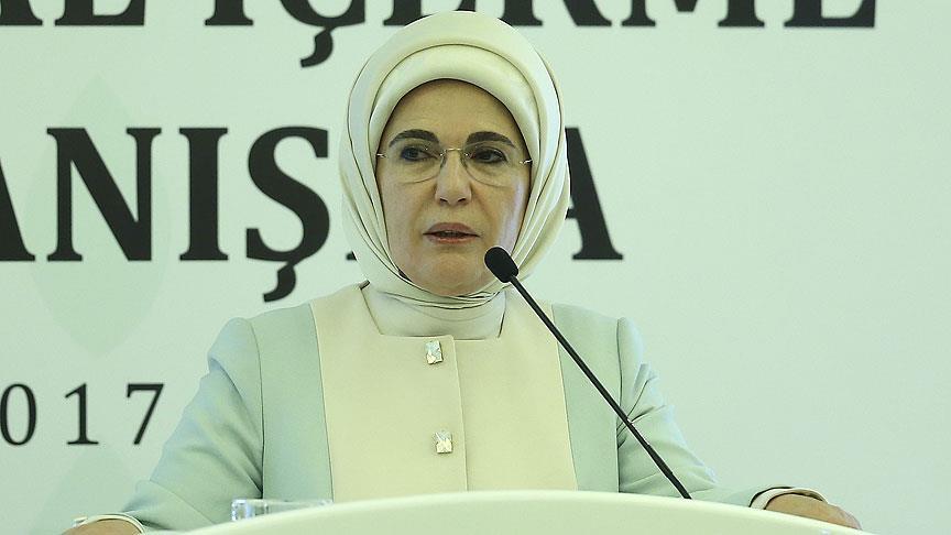 Emine Erdoğan: Yaşlılık düşkünlükle özdeş hale gelerek itibarsızlaştırılıyor