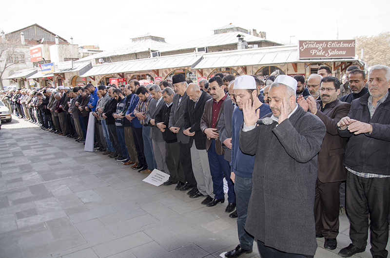 Esed rejiminin kimyasal silah saldırılarına tepkiler