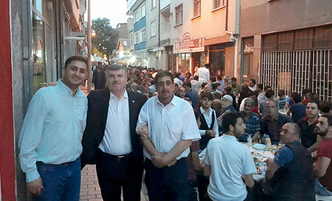 Farklı kesimler iftarda buluşuyor