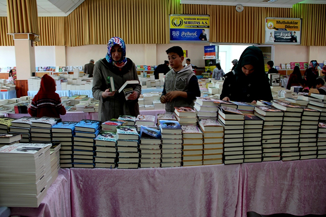 Seydişehir'de kitap günleri fuarı başladı