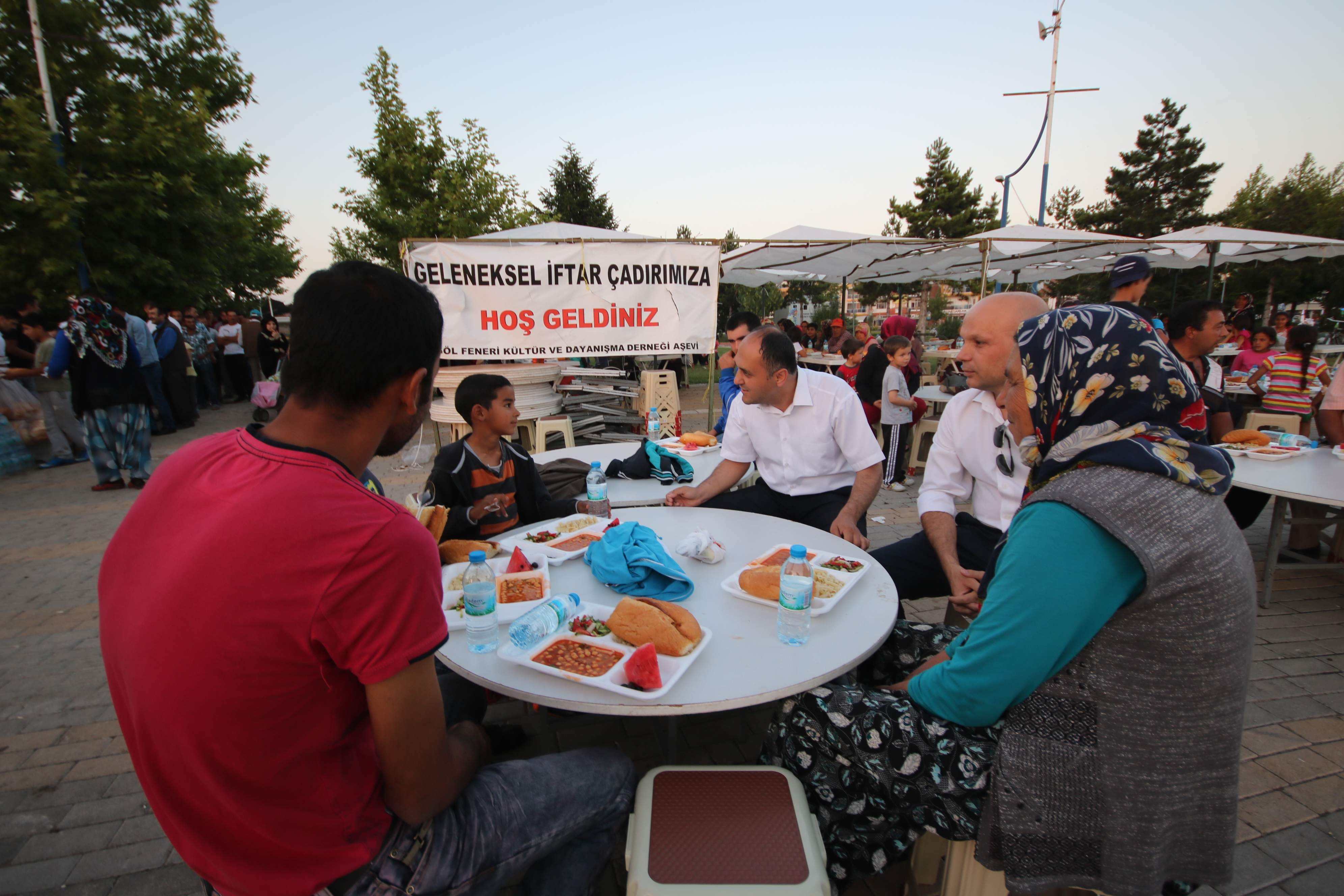 Başkan Özaltun, İftar Çadırında Vatandaşlarla Buluştu