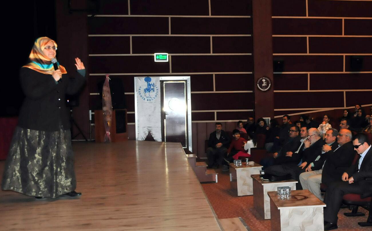 Akşehir Belediyesi'nden aile eğitim semineri