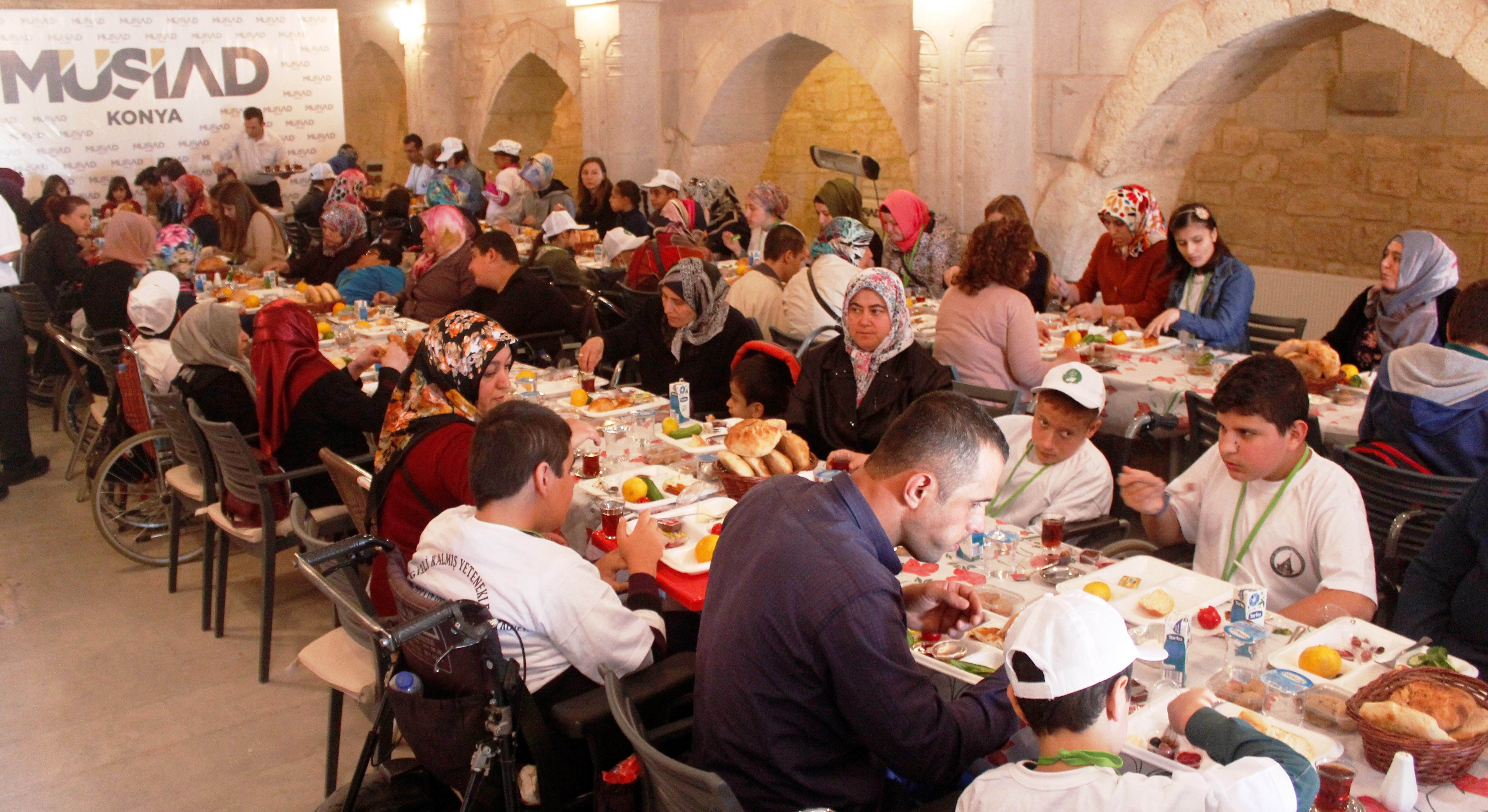 MÜSİAD Konya Şubesi, engelli öğrencileri tarihle buluşturdu