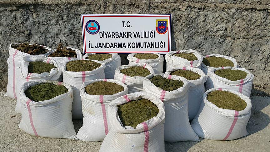 Diyarbakır'da 2 ton 290 kilogram esrar ele geçirildi