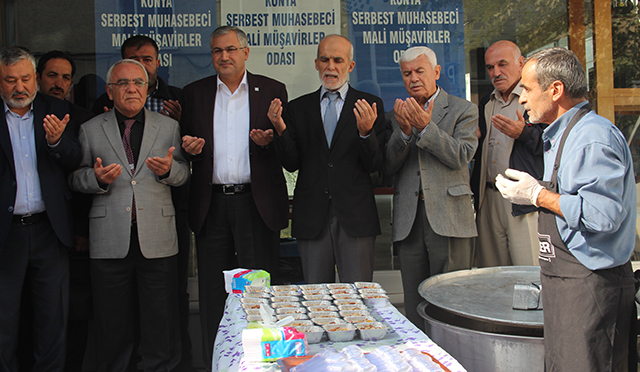 Konya SMMMO aşure dağıttı