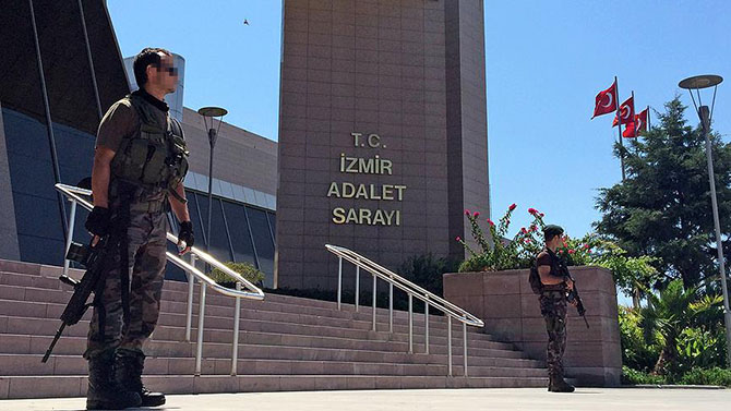 İzmir'de FETÖPDY operasyonu: 32 gözaltı