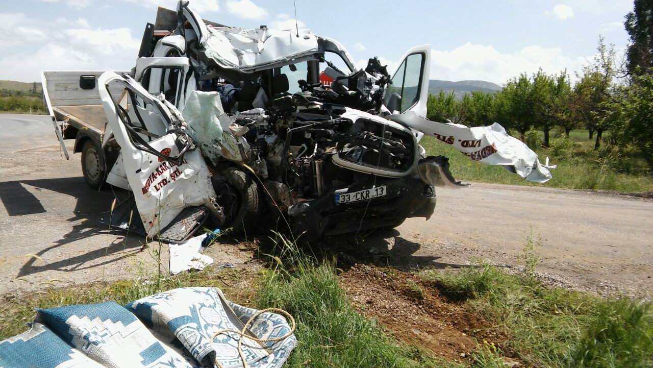 Konya'da Kamyonet Takla Attı: 1 Ölü, 3 Yaralı