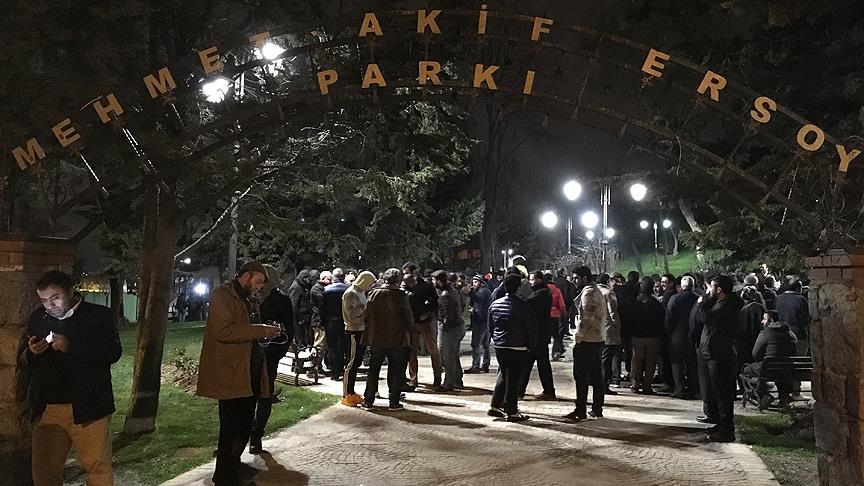 Türk halkı darbe söylentisine karşı demokrasi nöbeti tuttu