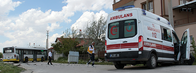 Konya'da ambulans ile otobüs çarpıştı: 3 yaralı