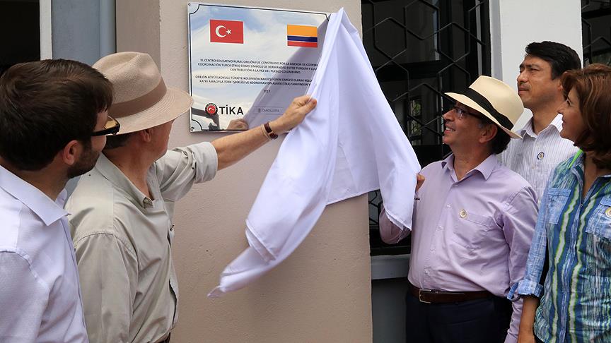 Türkiye'nin Kolombiya'da yaptırdığı okulu Devlet Başkanı Santos açtı