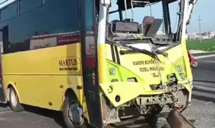 Midibüs ile TIR çarpıştı: 18 yaralı