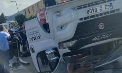 2 servis aracının çarpıştı